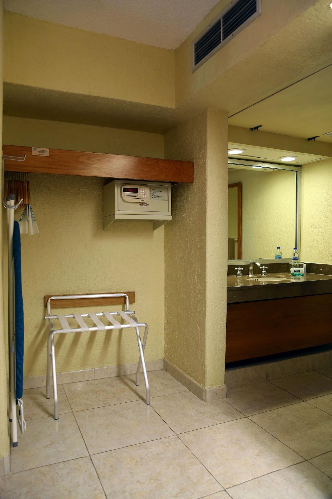 Hotel Jaragua โบกา เดล ริโอ ภายนอก รูปภาพ