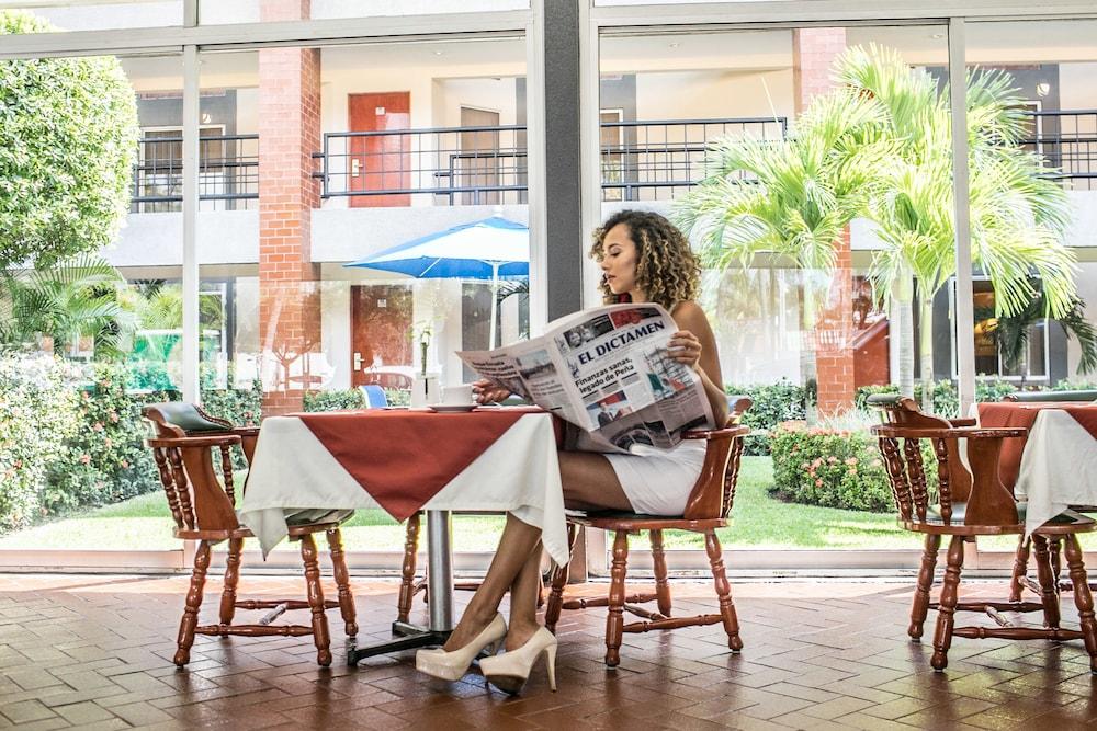 Hotel Jaragua โบกา เดล ริโอ ภายนอก รูปภาพ